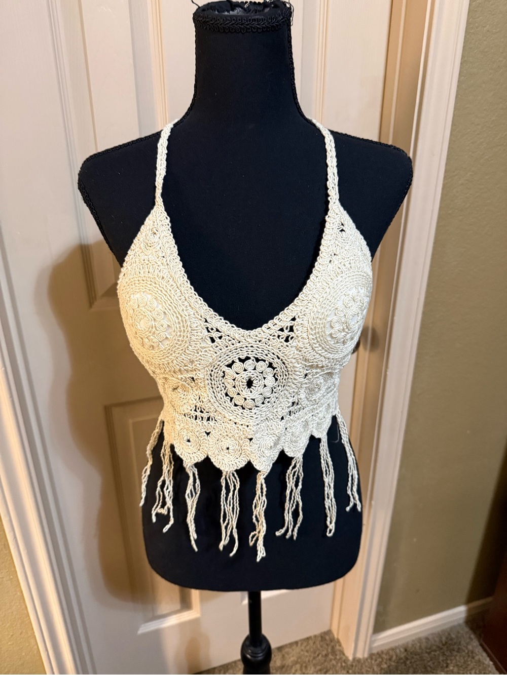 Cream Crochet Fringe Halter Tank Top - M (36)